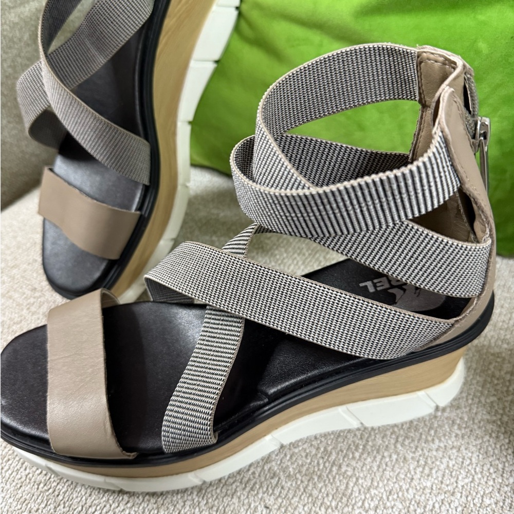 Sorel Women's Sandals in Black and Tan - Picture 2 of 8